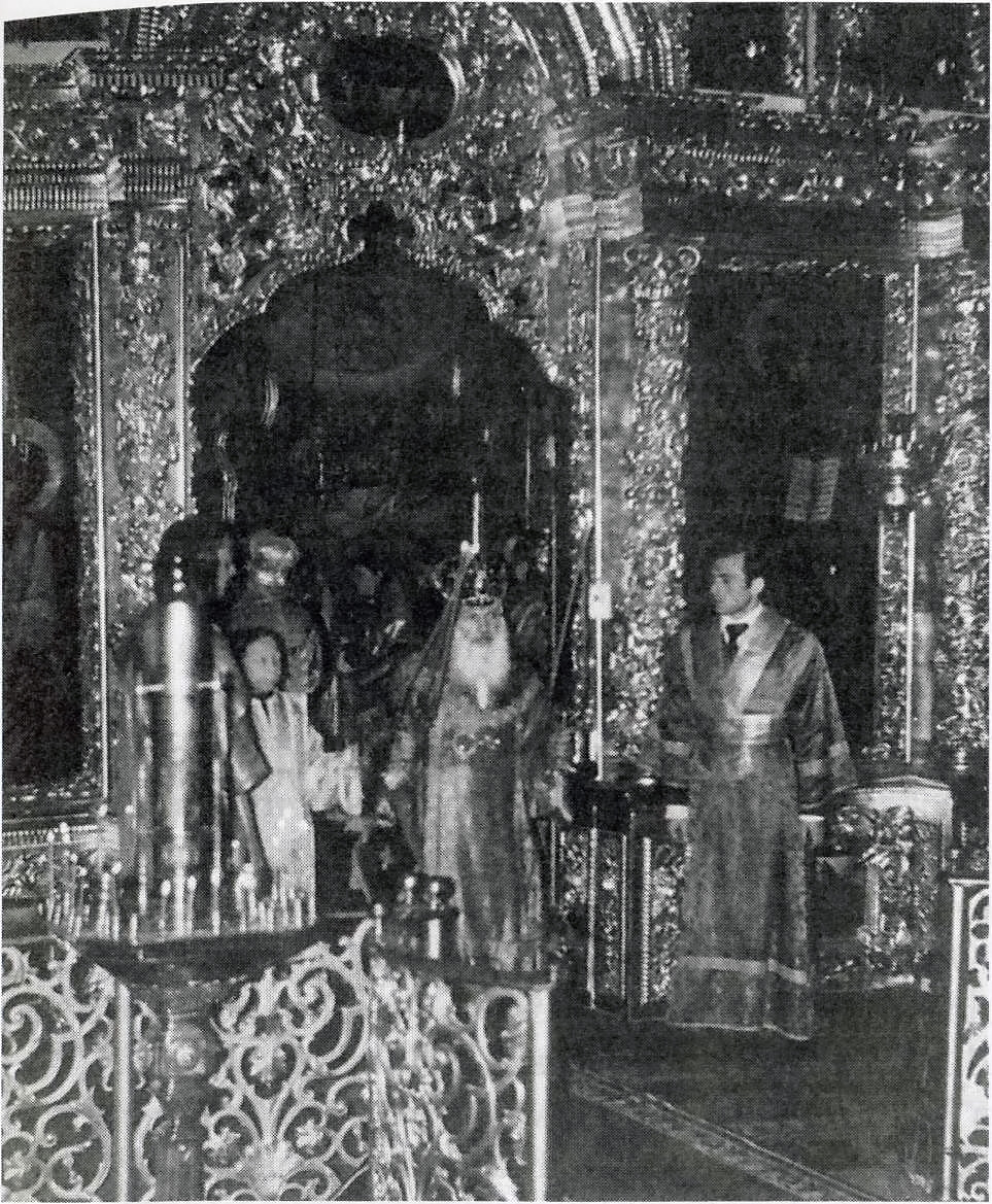 Архиеп. Сергий (Голубцов); слева - иерод. Рафаил (Берестов)