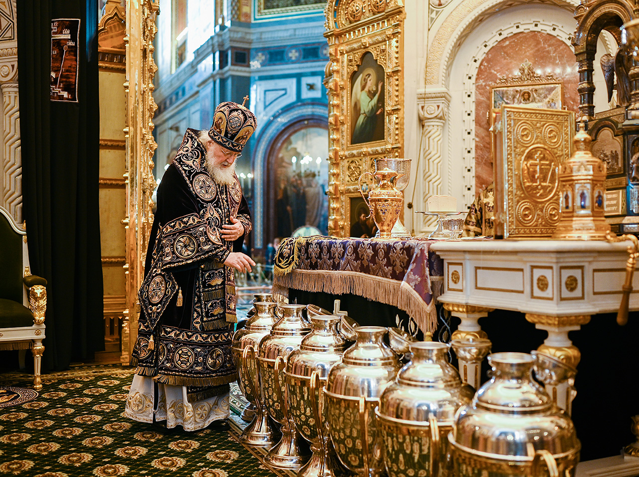 В Великий Четверток наместник Лавры сослужил Святейшему Патриарху Кириллу в Храме Христа Спасителя