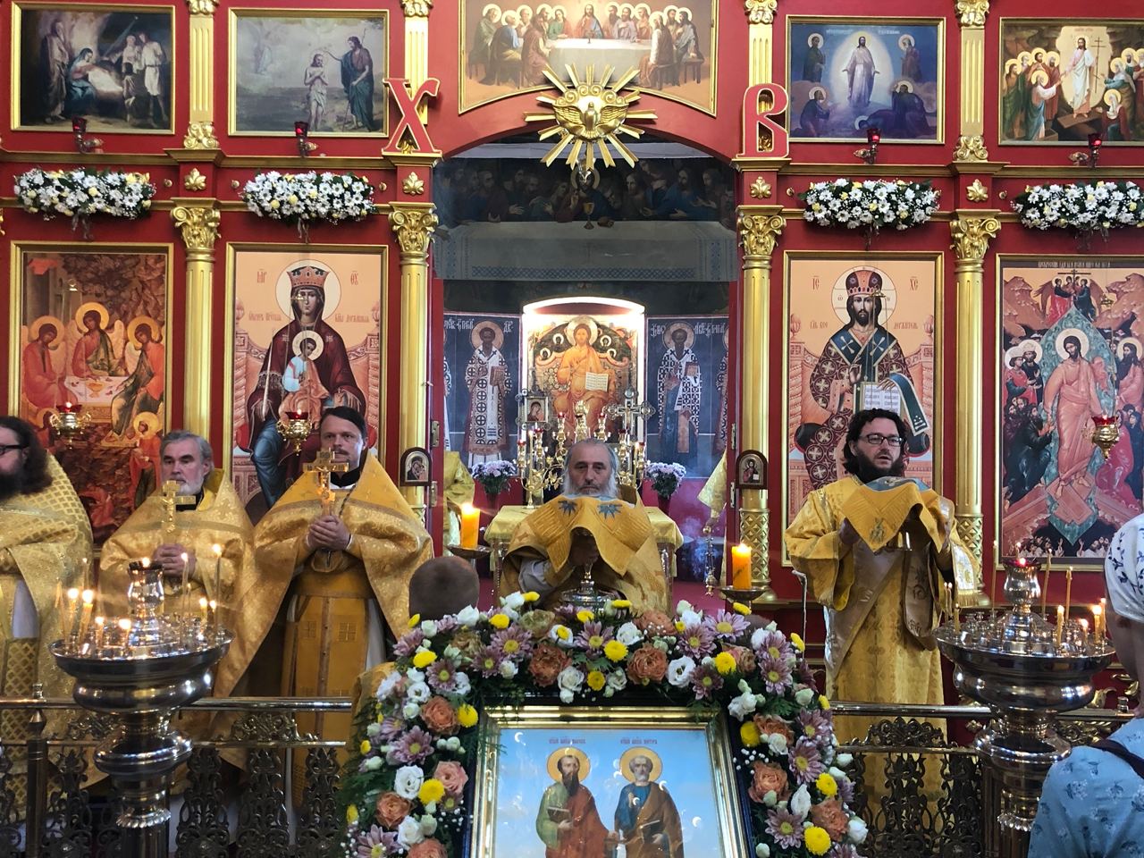 На Воскресенском подворье Лавры прошли торжества в честь престольного праздника первоверховных апостолов Петра и Павла