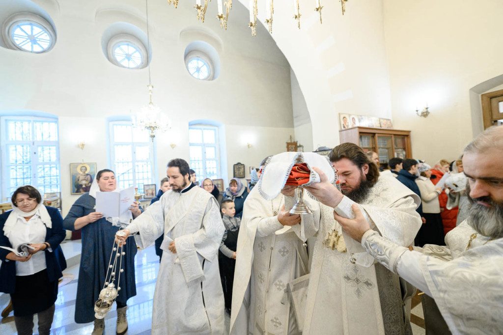 Епископ Фома совершил Великое освящение храма в честь Покрова Пресвятой Богородицы г. Яхромы