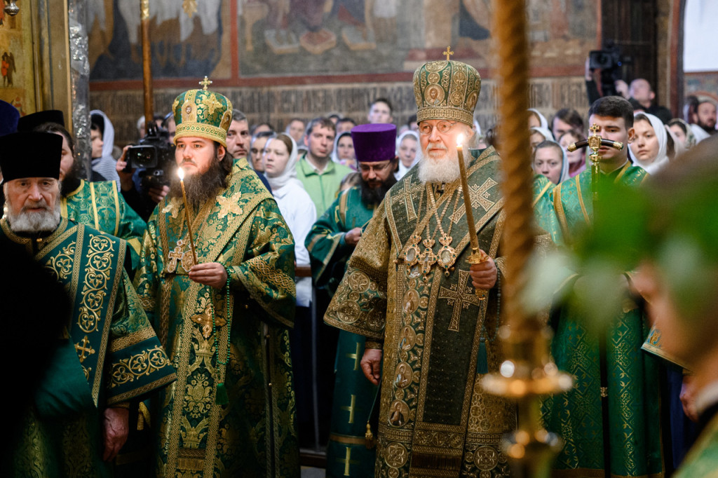 В канун праздника Святой Троицы Святейший Патриарх Кирилл совершил всенощное бдение в Троице-Сергиевой лавре
