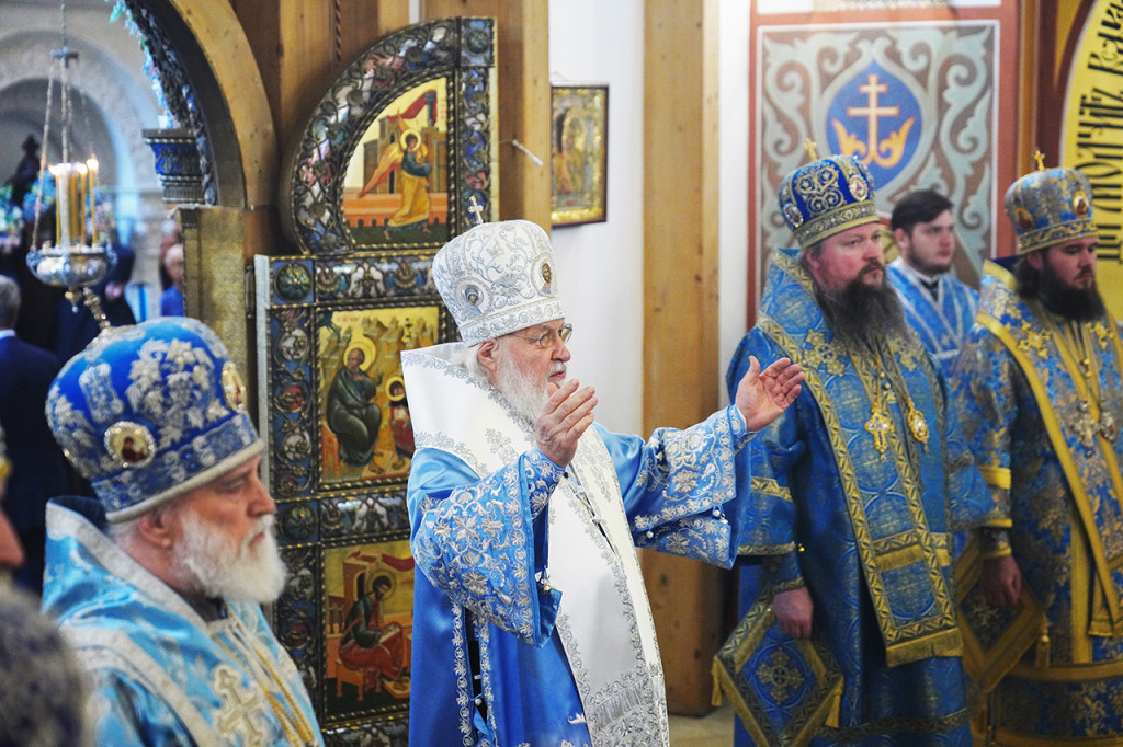 Епископ Фома сослужил Святейшему Патриарху за Божественной литургией в Зачатьевском монастыре г. Москвы