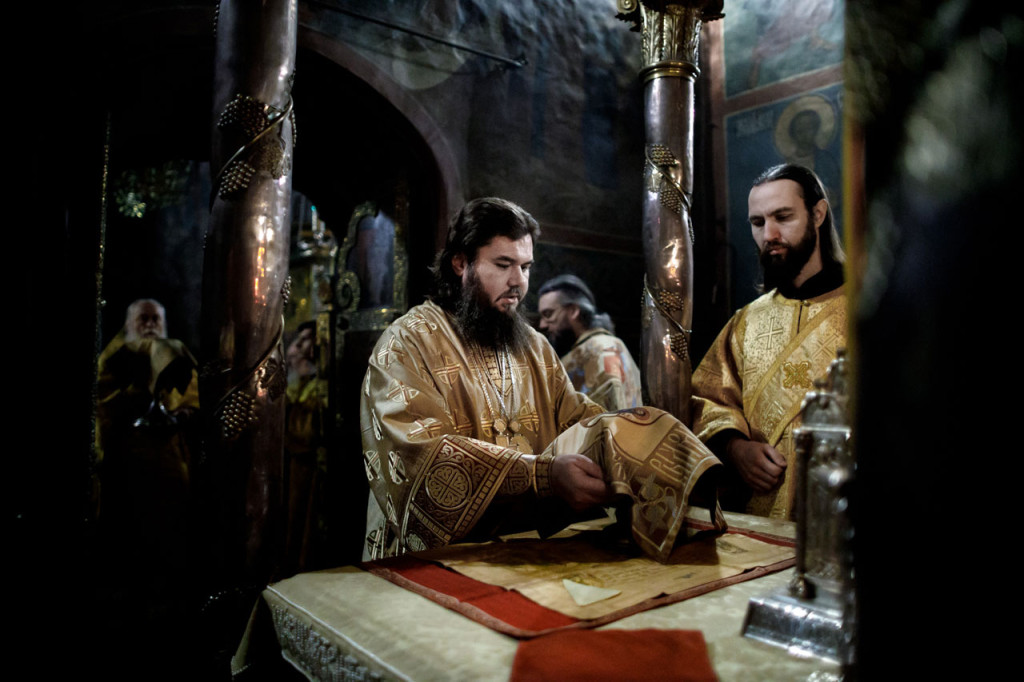 В Неделю о мытаре и фарисее наместник Лавры совершил Божественную литургию