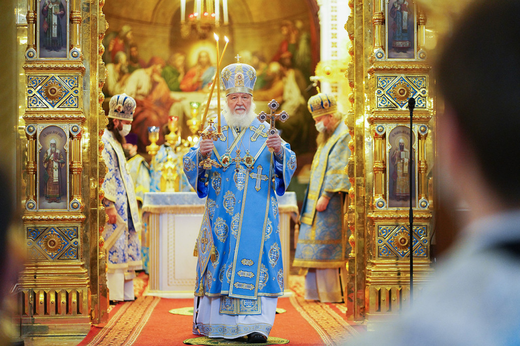 В праздник Казанской иконы Божией Матери наместник Лавры сослужил Святейшему Патриарху Кириллу