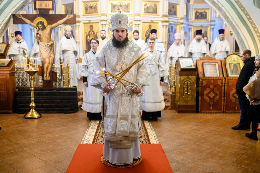 Епископ Фома совершил Божественную литургию в храме архангела Михаила г. Сергиев Посад