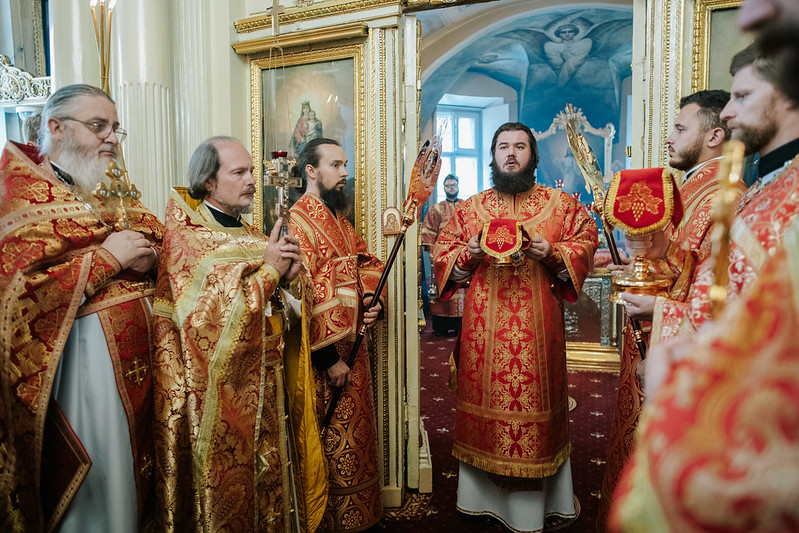 Епископ Фома совершил Литургию в храме святых Космы и Дамиана в Болшеве
