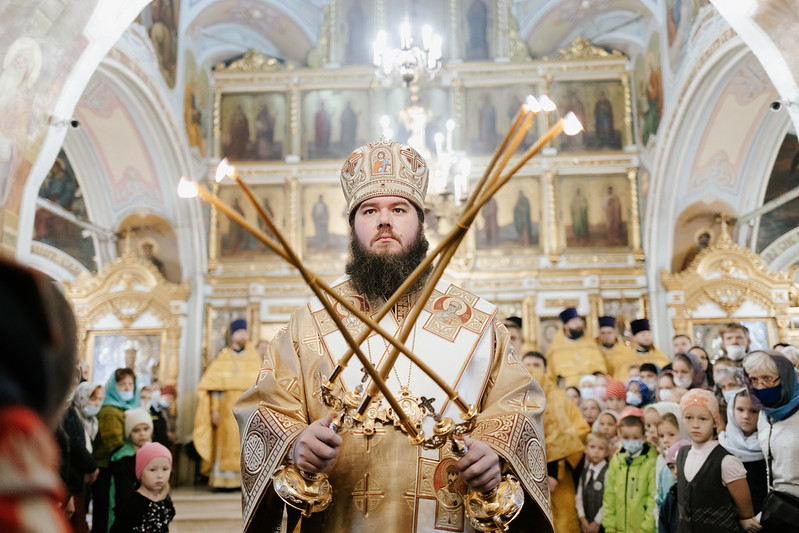 Епископ Фома совершил Литургию в храме Всемилостивого Спаса в поселке Андреевка