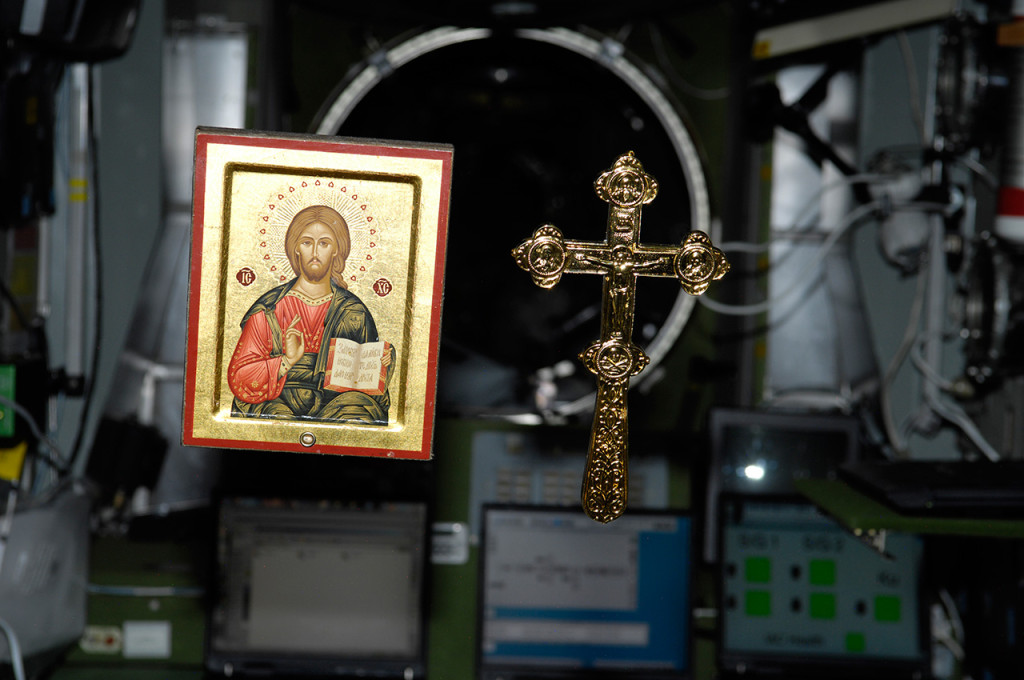 Позолоченное Распятие – благословение Святейшего Патриарха Алексия II