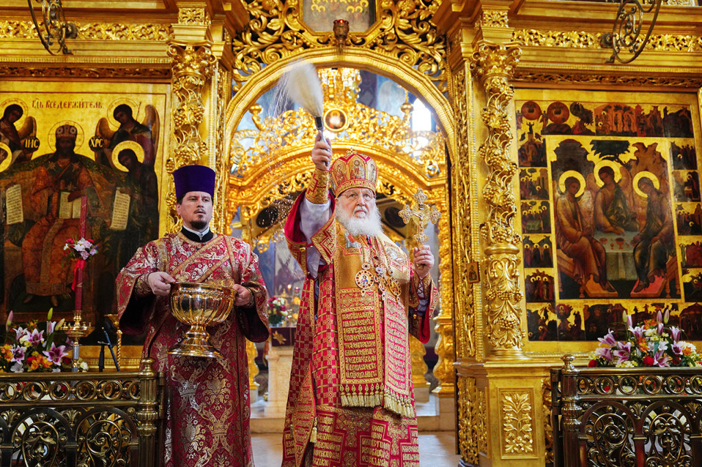 Патриарх Кирилл начал праздничное богослужение в Троице-Сергиевой лавре