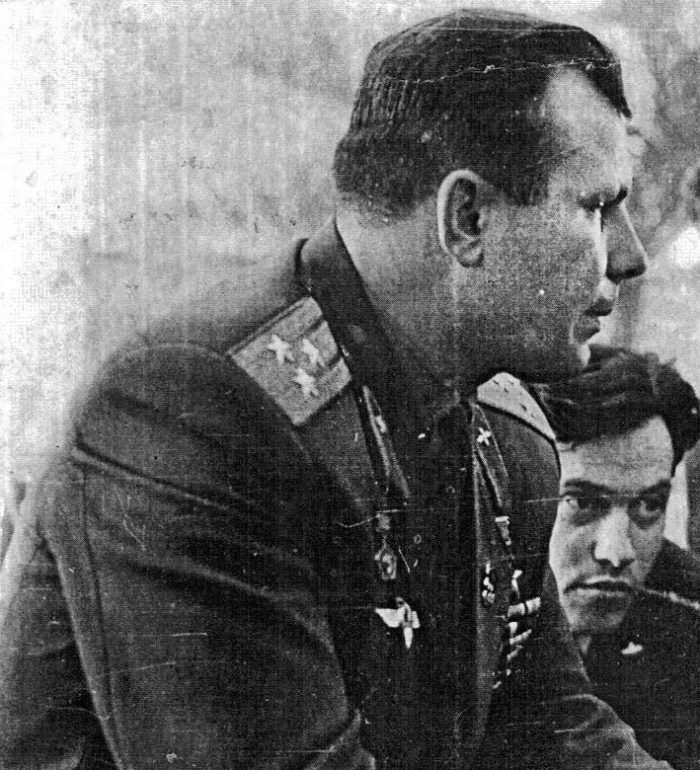 Юрий Гагарин и Валентин Петров на ХХ Съезде ЛКСМ Украины. Киев, 1966 год