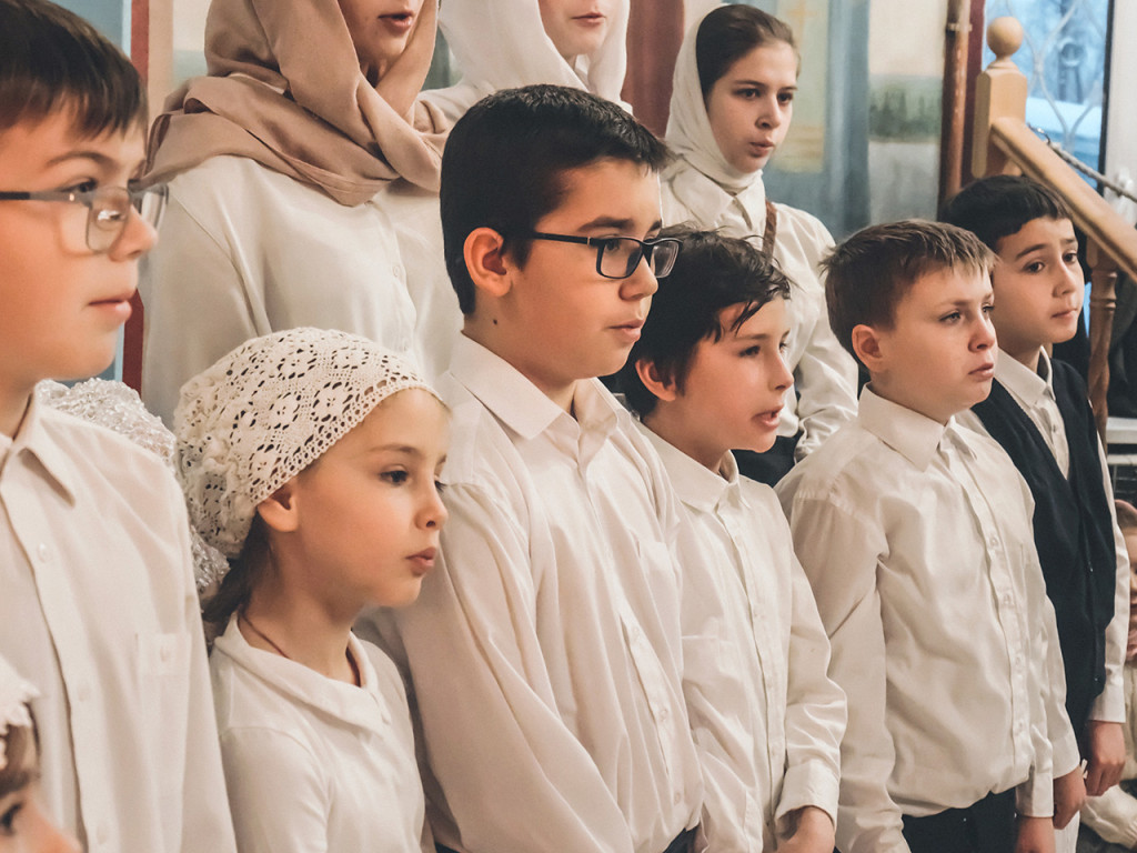 На Воскресенском подворье Свято-Троицкой Сергиевой Лавры организовали детский хор