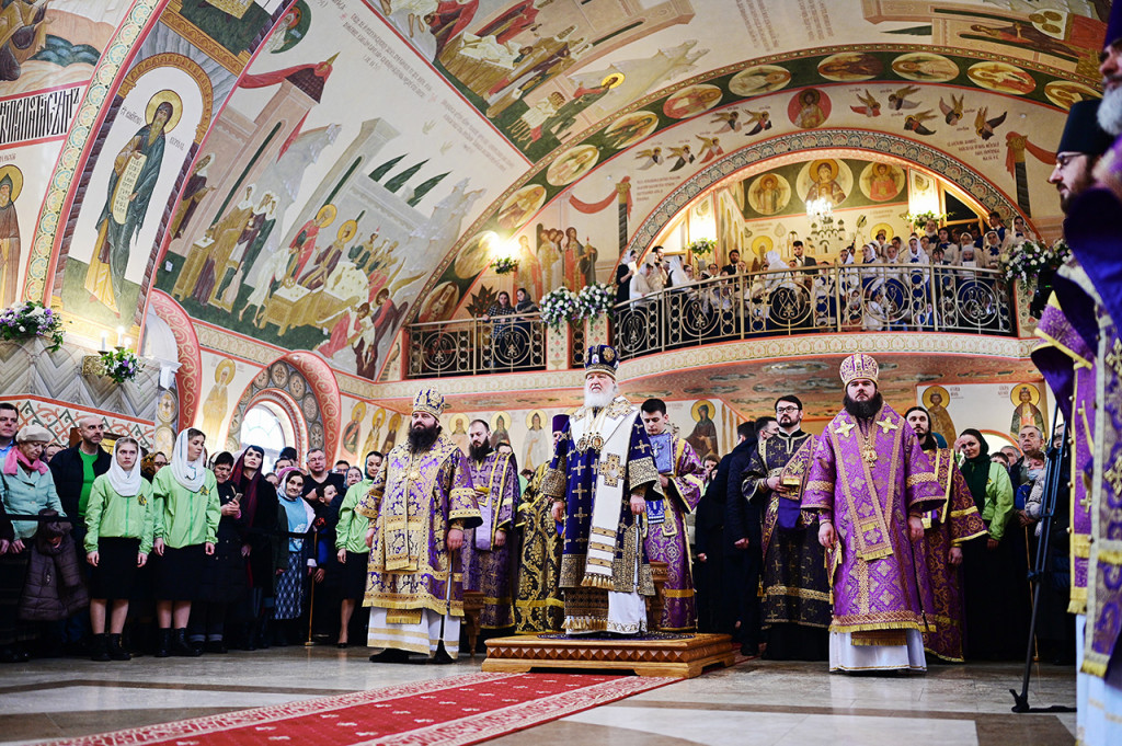 В Неделю 3-ю Великого поста наместник Лавры сослужил Святейшему Патриарху Кириллу