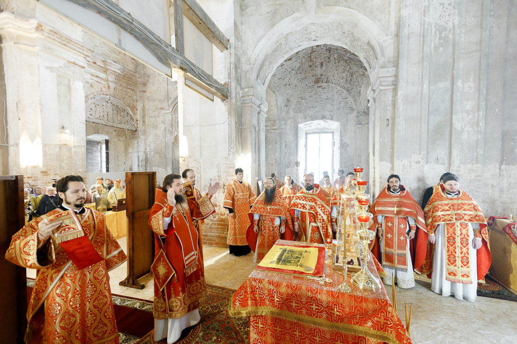 Епископ Фома совершил Божественную литургию в храме свт Николая Чудотворца д Никольское
