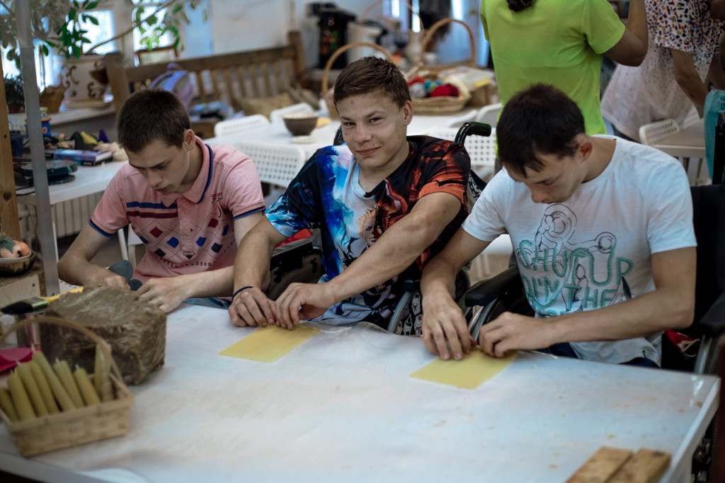 Лавру посетила группа детей с ограниченными возможностями из Республики Мордовии