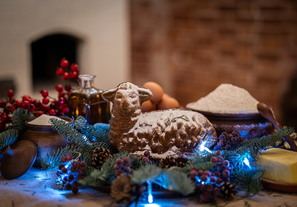 К празднику Рождества Христова в Лавре начали выпекать рождественских агнцев