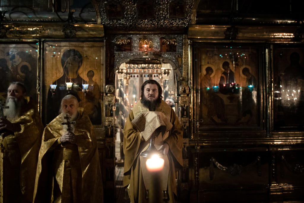 В Неделю святых праотец наместник Лавры совершил Божественную литургию
