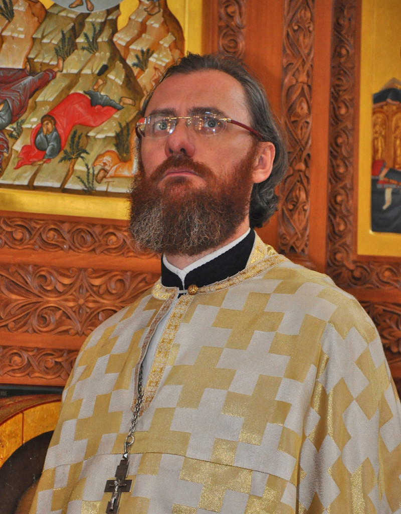 Священник Сергиево-Посадской епархии спас упавшего на рельсы человека