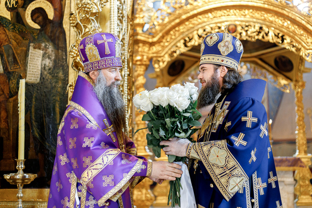 Епископ Фома совершил Литургию Преждеосвященных Даров в Успенском соборе Лавры