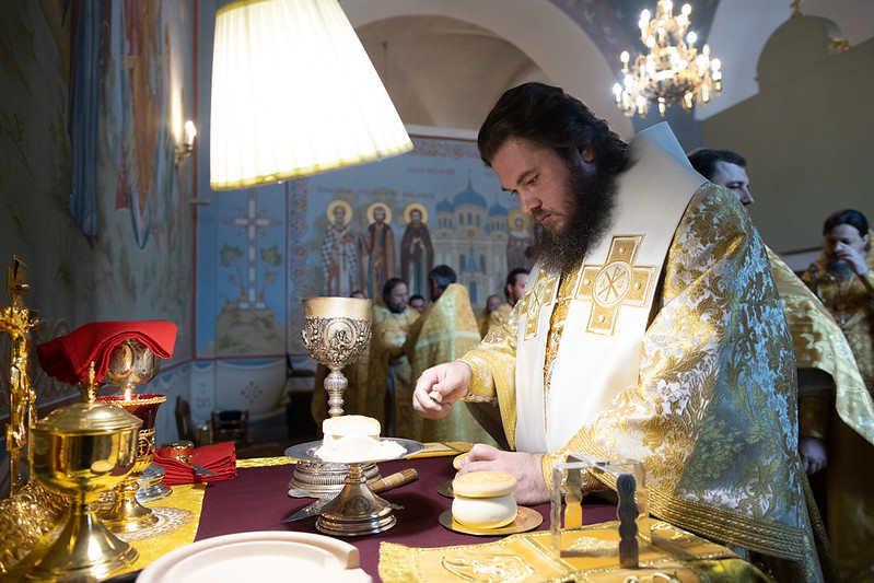 Епископ Фома совершил Литургию в храме святителя Николая в Рогачёве