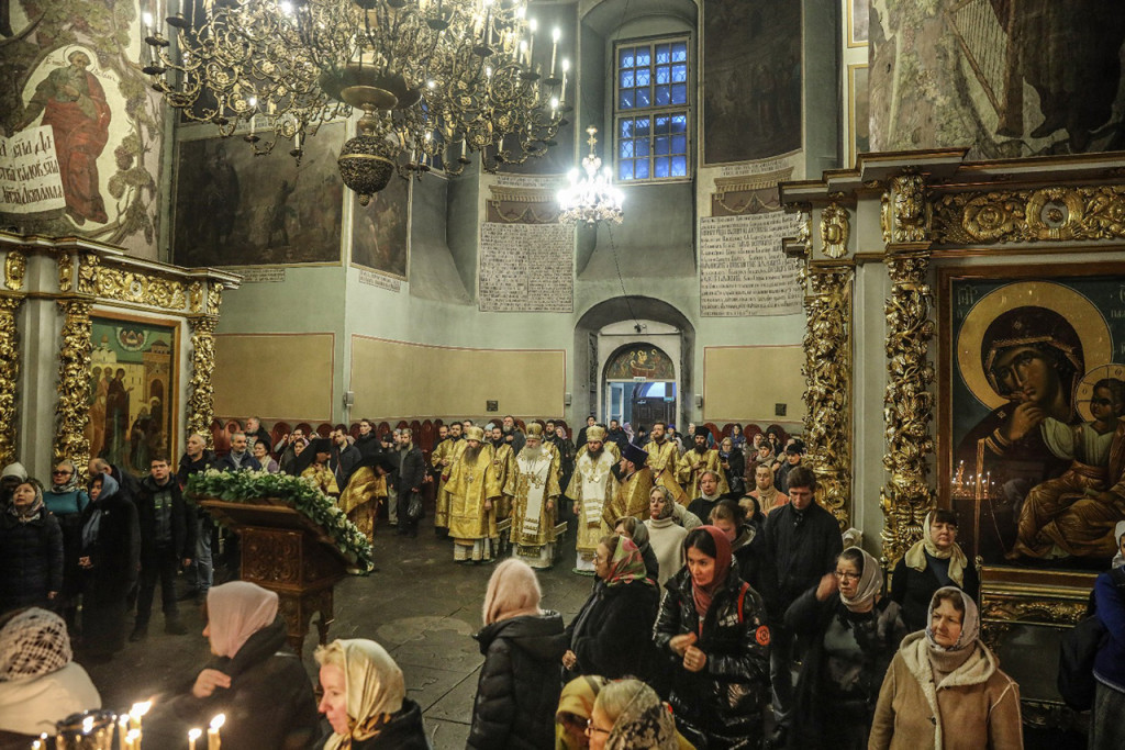 Епископ Фома сослужил митрополиту Каширскому Феогносту за Божественной литургией в Донском монастыре