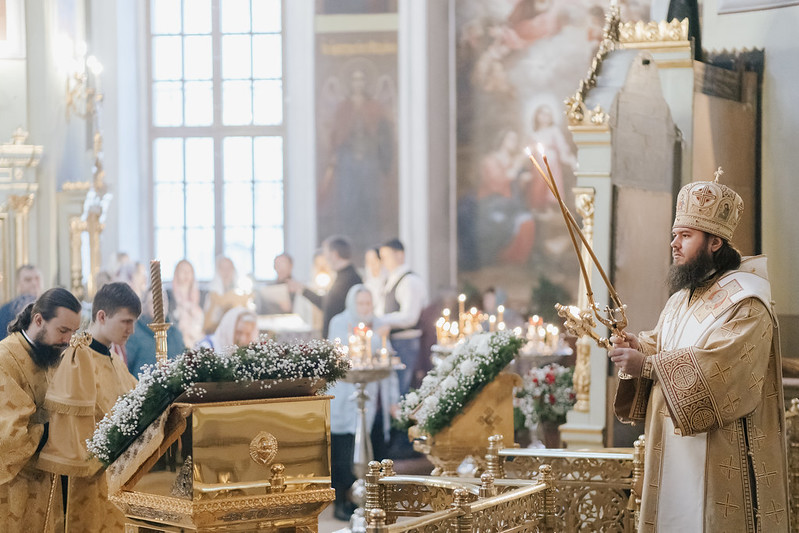 Епископ Фома совершил Божественную литургию в храме свт. Николая в Царёве и возглавил заседание Епархиального отдела по организованному православному отдыху, паломничеству и туризму