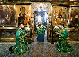 «Видехом свет истинный, прияхом Духа Небеснаго»: в Троице-Сергиевой Лавре отметили престольный праздник