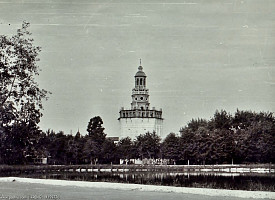 Историческое фото: Вид с Белого пруда на Уточью башню Троице-Сергиевой лавры