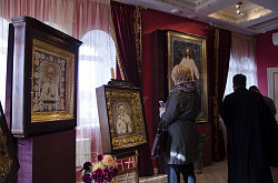 Выставка уникальных вышивных икон в Паломническом центре Троице-Сергиевой Лавры