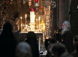 Юбилейные мероприятия 70-летия открытия Лавры начались с богослужения у мощей Преподобного Сергия 