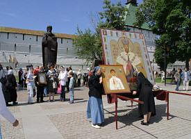 Почитаемая икона Царя-мученика вернулась на Петропавловское подворье Троице-Сергиевой Лавры