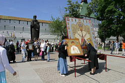 Почитаемая икона Царя-мученика вернулась на Петропавловское подворье Троице-Сергиевой Лавры
