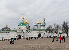 Паломники из Китая посетили Троице-Сергиеву Лавру