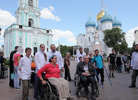 Инвалиды-колясочники из г. Химки стали гостями Лавры