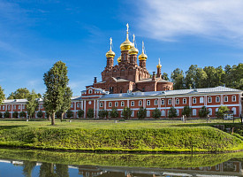 11 октября на подворьях Троице-Сергиевой Лавры и приписных монастырях встретят престольные праздники