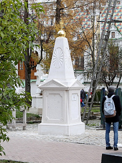 В Троице-Сергиевой Лавре устанавливают памятник на могиле генералиссимуса боярина А.С. Шеина