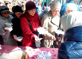 В Паломнической слободе Троице-Сергиевой Лавры состоялся пасхальный благотворительный обед