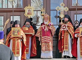 Патриарх Кирилл возглавил Литургию в Троице-Сергиевой Лавре и вручил награды клирикам и насельникам обители и ее подворий