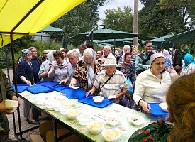 В Паломнической слободе Троице-Сергиевой Лавры состоялся праздничный благотворительный обед