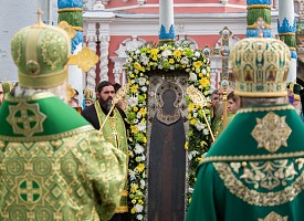 Святейший Патриарх Кирилл возглавил молебен на площади Лавры
