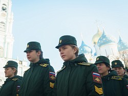 Курсанты Военной академии связи посетили Троице-Сергиеву Лавру
