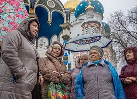Хоровые коллективы пенсионеров России посетили Троице-Сергиеву Лавру и музейный комплекс “Конный двор”