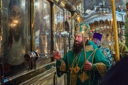 Епископ Парамон совершил всенощное бдение праздника Пятидесятницы